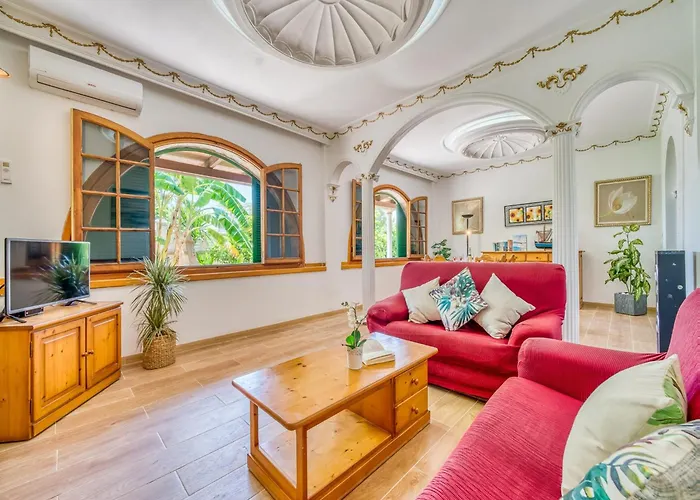 Charming Holiday Home For 6 Guests
