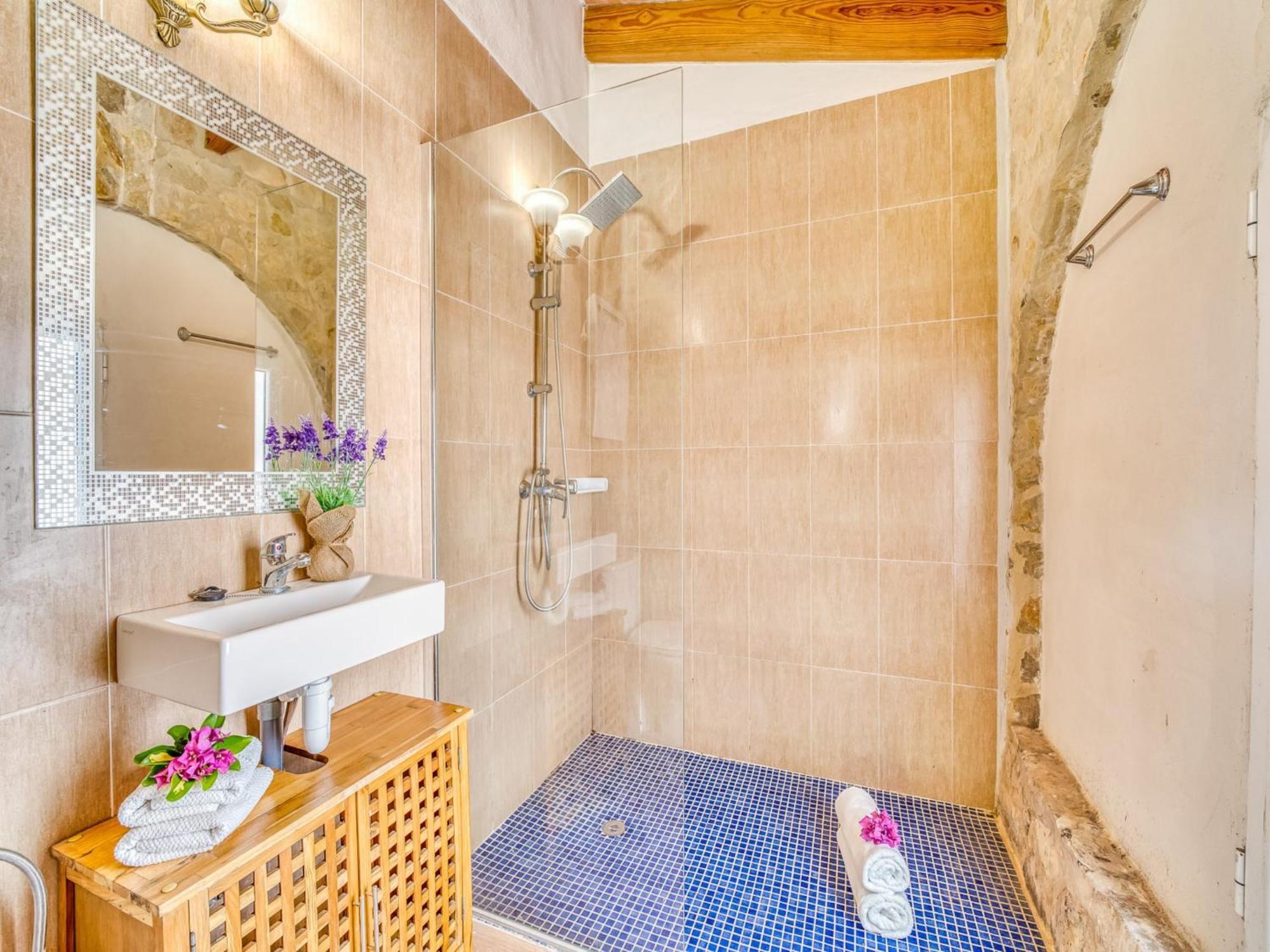 Charming For 6 Guests *