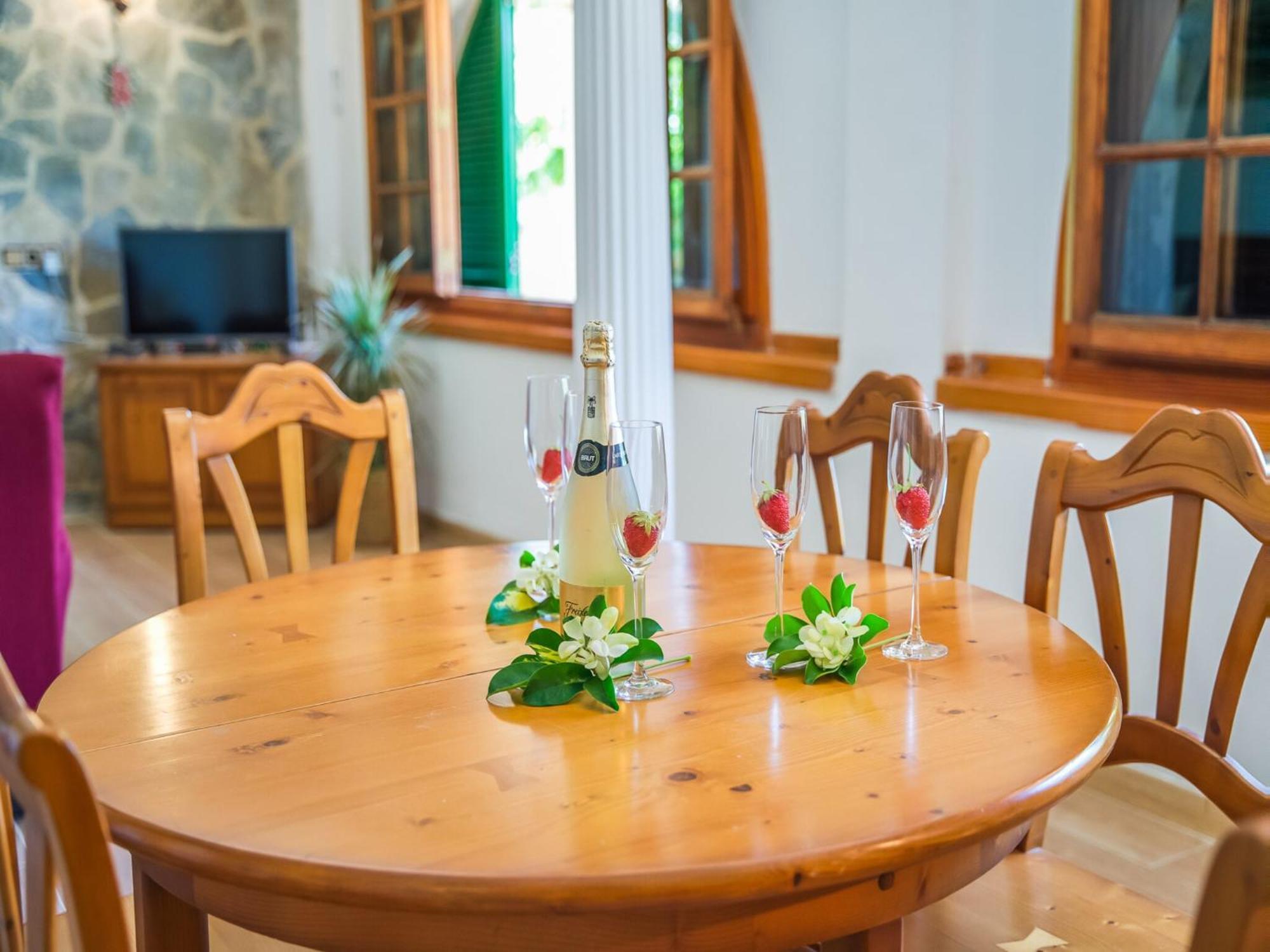 Charming For 6 Guests Ferienhaus *