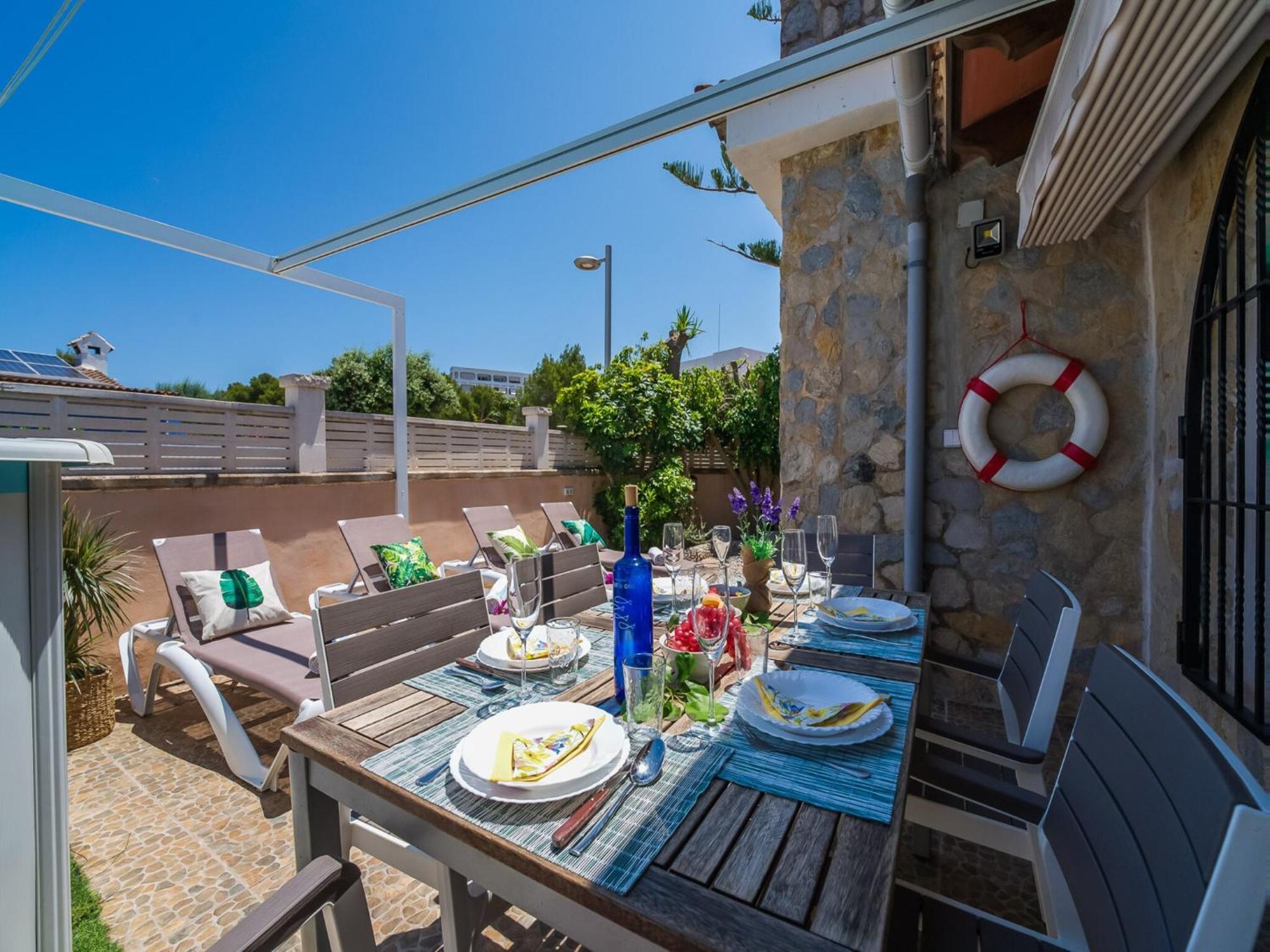Charming For 6 Guests