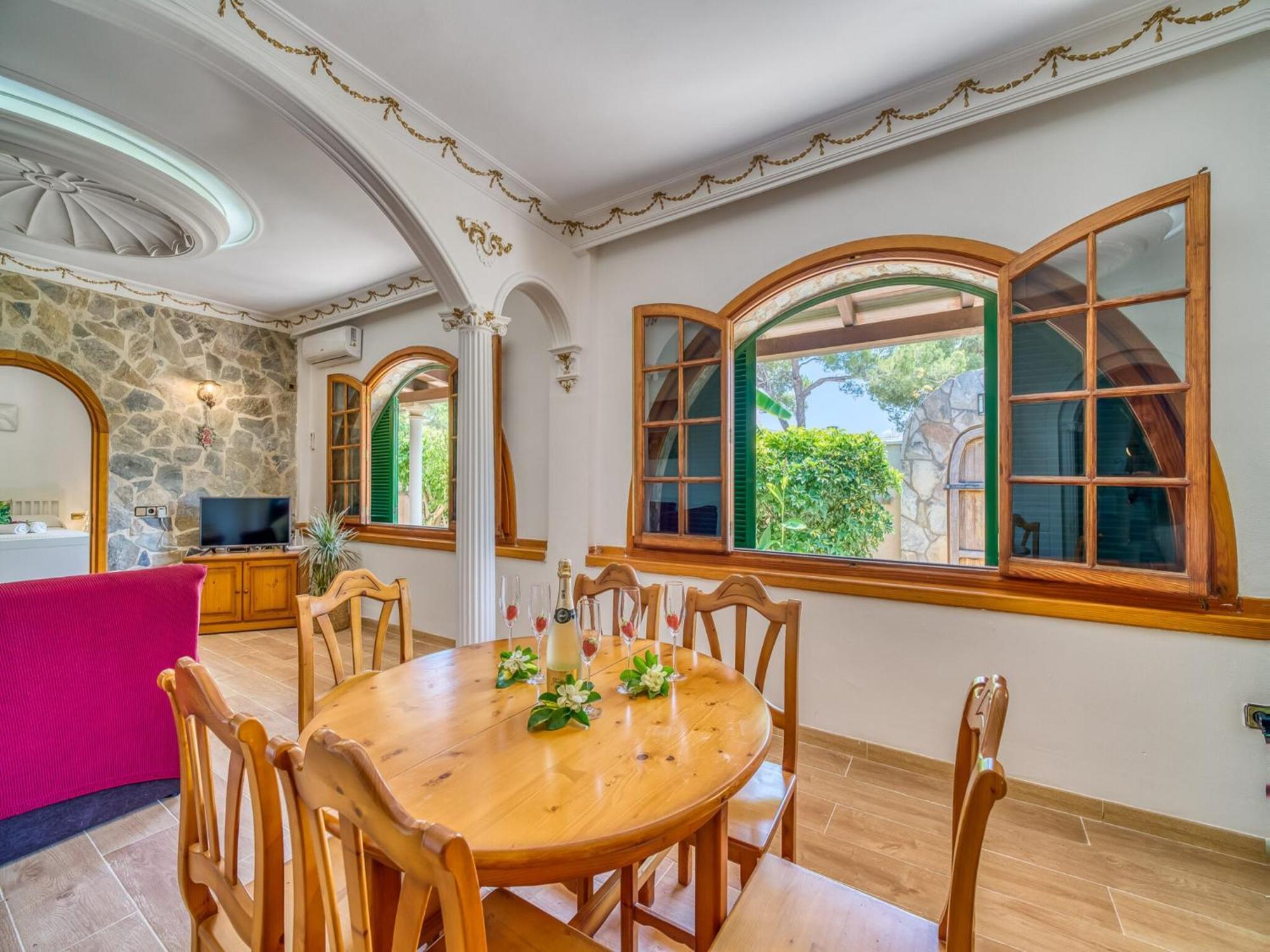 Charming For 6 Guests